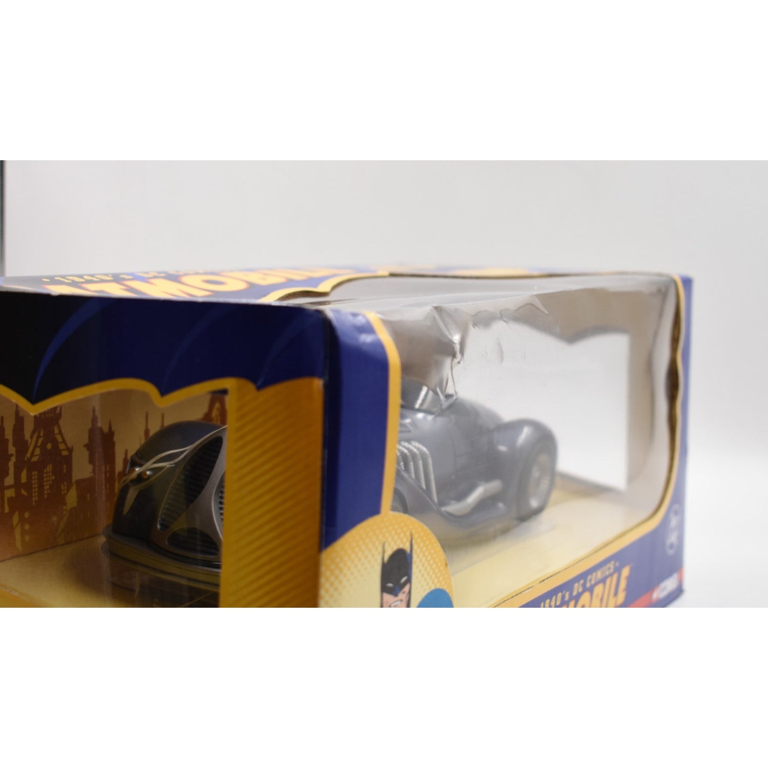 CORGI - Batman Collectible Editions - 1940's Batmobile 1:18th
